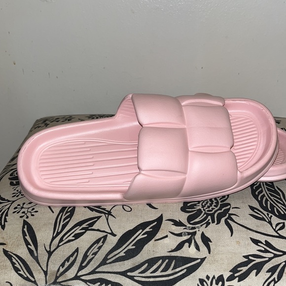 EVA Foam lite Slide New Pink Brick Pattern Comfortable Shower Slide - Picture 2 of 15